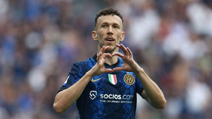 ivan-perisic-celebrates-with-love-heart-sign-after-giving-inter-the-lead-against-sampdoria.jpg